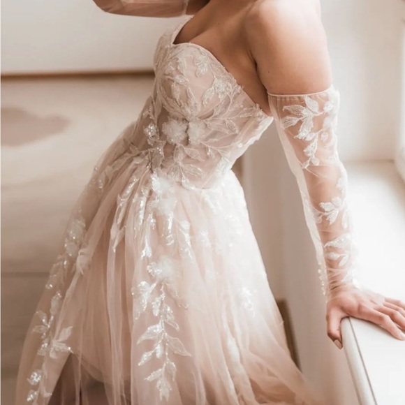 BRAND NEW, NEVER WORN, UNALTERED Watters WToo “Austin” wedding gown - Picture 13 of 15